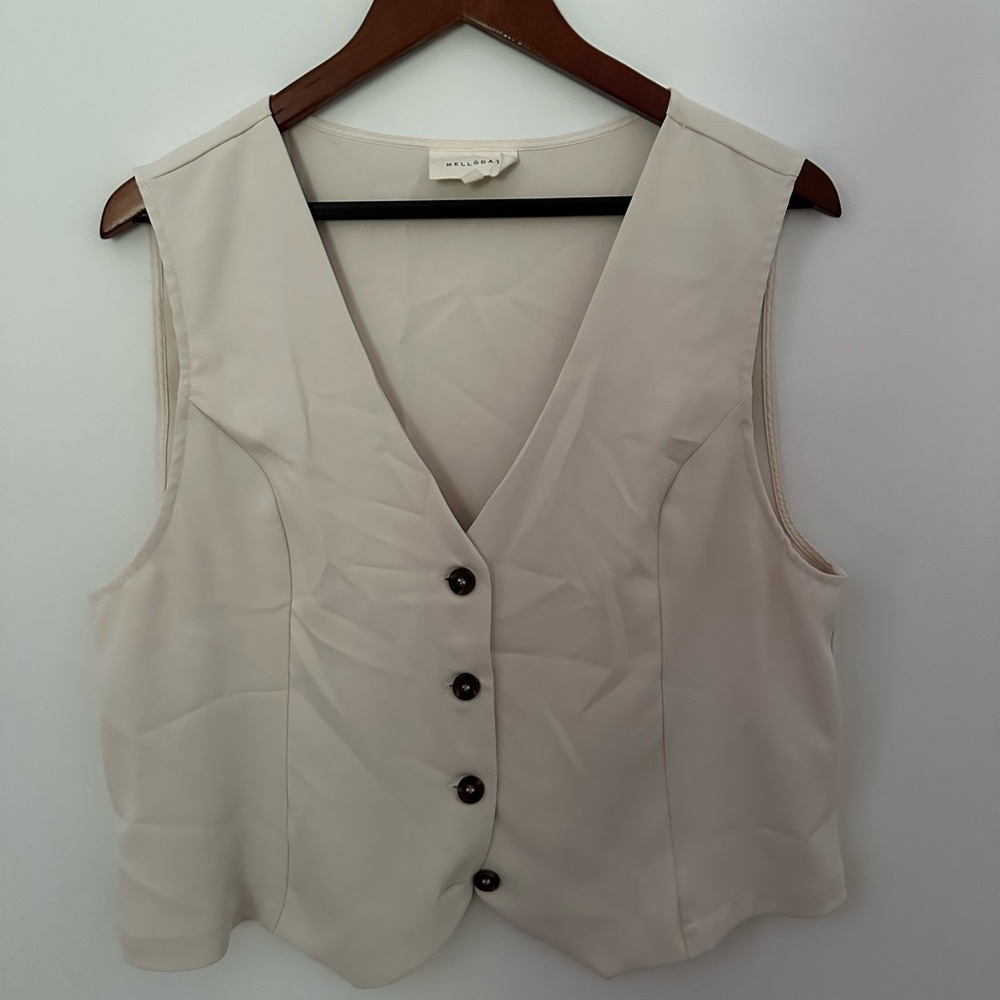 MELLODAY Cream Sleeveless Buttoned Tank Top